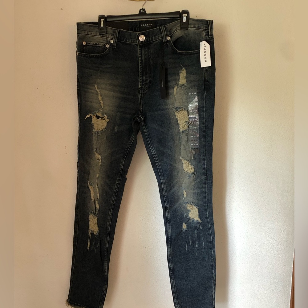 Pacsun Confor stretch shredded jeans NWT 36x32